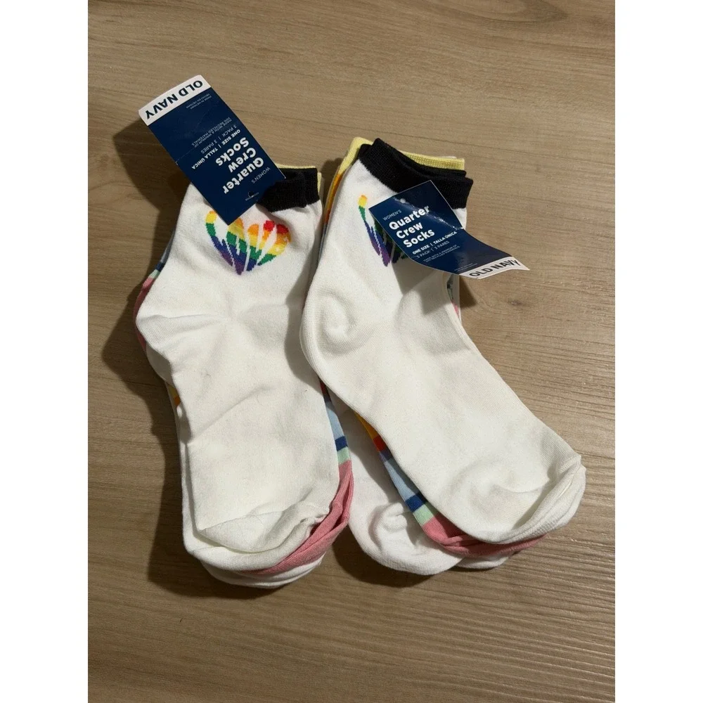 Old Navy Quarter Crew Socks 2 - 3 Packs  White Rainbow Hearts Stripes 3-Pack NEW